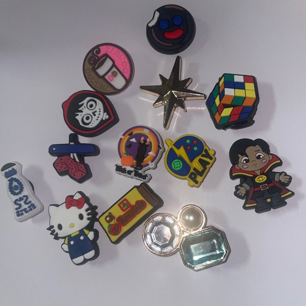Random selection croc charms - Picture 12 of 16